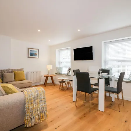 Midships Apartament St Austell