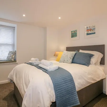 Midships Apartament St Austell